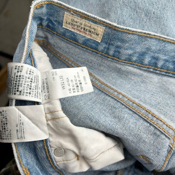Women's 501 Levi's Light Wash Baggy Button Fly High Rise Blue Denim Mom Jeans - Picture 4 of 8
